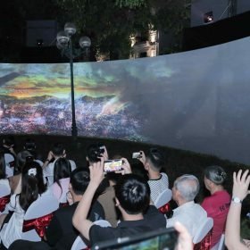 Trình chiếu bức tranh Pamorama “Chiến dịch Điện Biên Phủ” bằng 3D Mapping tại Tượng Đài Cảm Tử Hà Nội nhân dịp kỷ niệm 70 năm Chiến dịch Điện Biên Phủ 7/5/2024